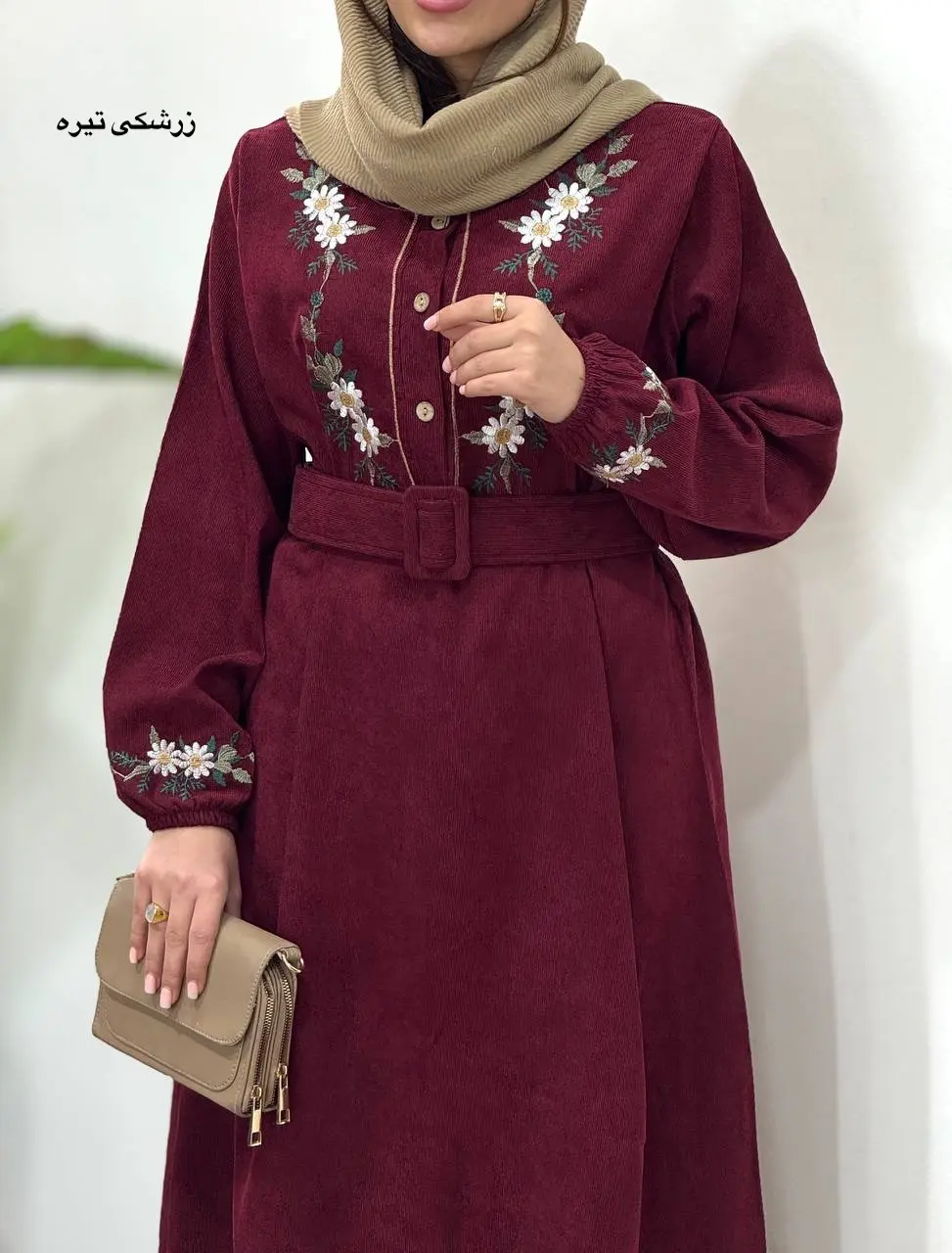 پیراهن مانتویی گلدوزی بابونه همراه با کمربند